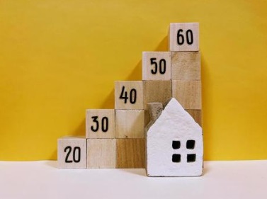 定年年齢に違いを設けることと職群管理